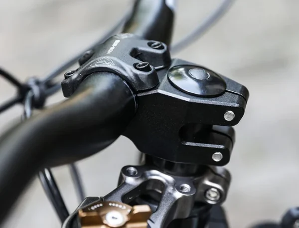 light-bee-handlebar-clamp-263110_669x510.webp
